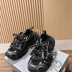 Balenciaga 巴黎世家九代最新爆款3XL Sneaker系列 情侣款 休闲 老爹鞋 运动鞋 整体鞋型汲取了Ba Balenciaga 巴黎世家九代最新爆款3XL Sneaker系列 情侣款 休闲 老爹鞋 运动鞋 整体鞋型汲取了Ba