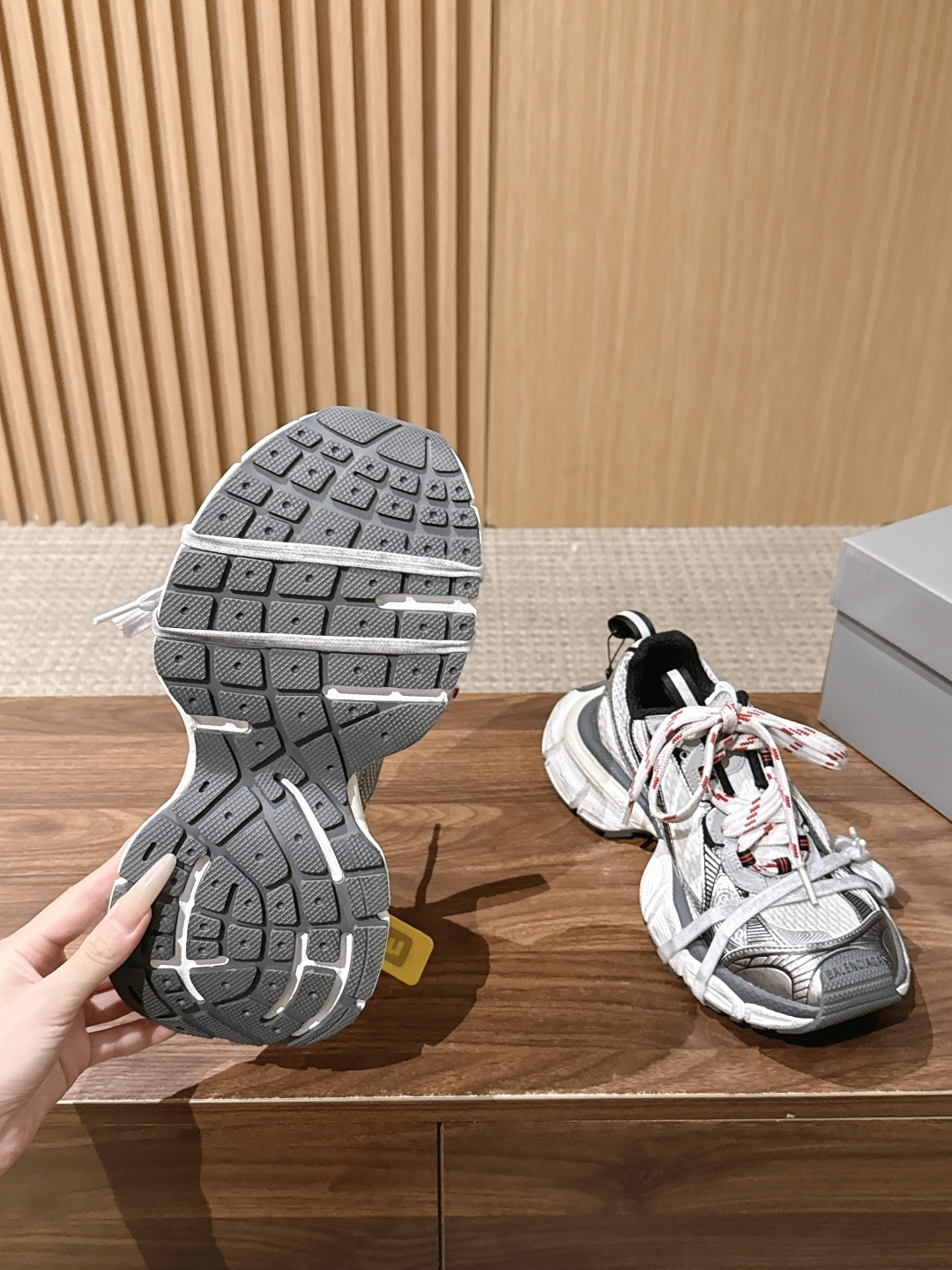 Balenciaga 巴黎世家九代最新爆款3XL Sneaker系列 情侣款 休闲 老爹鞋 运动鞋  整体鞋型汲取了Ba