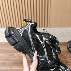 Balenciaga 巴黎世家九代最新爆款3XL Sneaker系列 情侣款 休闲 老爹鞋 运动鞋 整体鞋型汲取了Ba Balenciaga 巴黎世家九代最新爆款3XL Sneaker系列 情侣款 休闲 老爹鞋 运动鞋 整体鞋型汲取了Ba