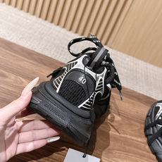 Balenciaga 巴黎世家九代最新爆款3XL Sneaker系列 情侣款 休闲 老爹鞋 运动鞋 整体鞋型汲取了Ba Balenciaga 巴黎世家九代最新爆款3XL Sneaker系列 情侣款 休闲 老爹鞋 运动鞋 整体鞋型汲取了Ba