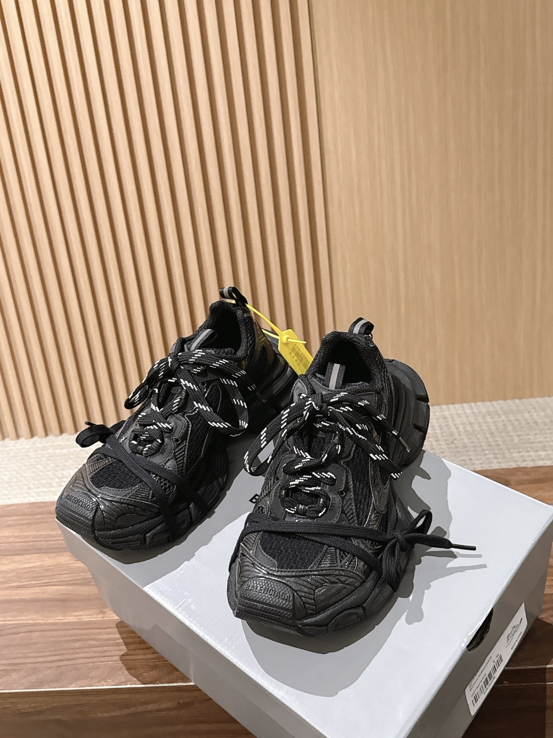 Balenciaga 巴黎世家九代最新爆款3XL Sneaker系列 情侣款 休闲 老爹鞋 运动鞋 整体鞋型汲取了Ba Balenciaga 巴黎世家九代最新爆款3XL Sneaker系列 情侣款 休闲 老爹鞋 运动鞋 整体鞋型汲取了Ba