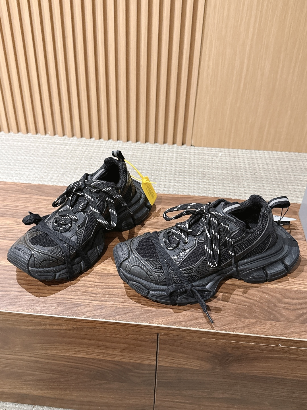 Balenciaga 巴黎世家九代最新爆款3XL Sneaker系列 情侣款 休闲 老爹鞋 运动鞋 整体鞋型汲取了Ba Balenciaga 巴黎世家九代最新爆款3XL Sneaker系列 情侣款 休闲 老爹鞋 运动鞋 整体鞋型汲取了Ba