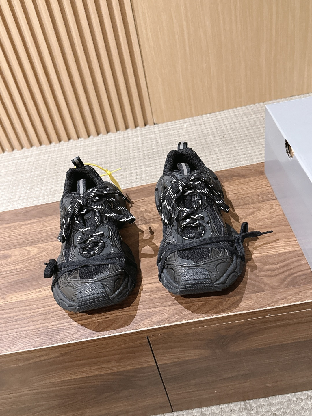 Balenciaga 巴黎世家九代最新爆款3XL Sneaker系列 情侣款 休闲 老爹鞋 运动鞋  整体鞋型汲取了Ba