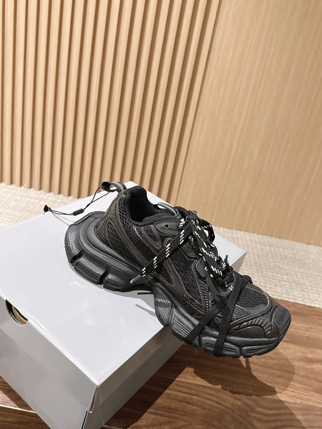 Balenciaga 巴黎世家九代最新爆款3XL Sneaker系列 情侣款 休闲 老爹鞋 运动鞋 整体鞋型汲取了Ba Balenciaga 巴黎世家九代最新爆款3XL Sneaker系列 情侣款 休闲 老爹鞋 运动鞋 整体鞋型汲取了Ba