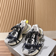 Balenciaga 巴黎世家九代最新爆款3XL Sneaker系列 情侣款 休闲 老爹鞋 运动鞋 整体鞋型汲取了Ba Balenciaga 巴黎世家九代最新爆款3XL Sneaker系列 情侣款 休闲 老爹鞋 运动鞋 整体鞋型汲取了Ba