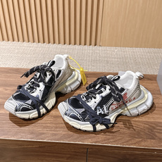 Balenciaga 巴黎世家九代最新爆款3XL Sneaker系列 情侣款 休闲 老爹鞋 运动鞋 整体鞋型汲取了Ba Balenciaga 巴黎世家九代最新爆款3XL Sneaker系列 情侣款 休闲 老爹鞋 运动鞋 整体鞋型汲取了Ba