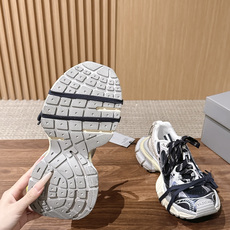 Balenciaga 巴黎世家九代最新爆款3XL Sneaker系列 情侣款 休闲 老爹鞋 运动鞋 整体鞋型汲取了Ba Balenciaga 巴黎世家九代最新爆款3XL Sneaker系列 情侣款 休闲 老爹鞋 运动鞋 整体鞋型汲取了Ba