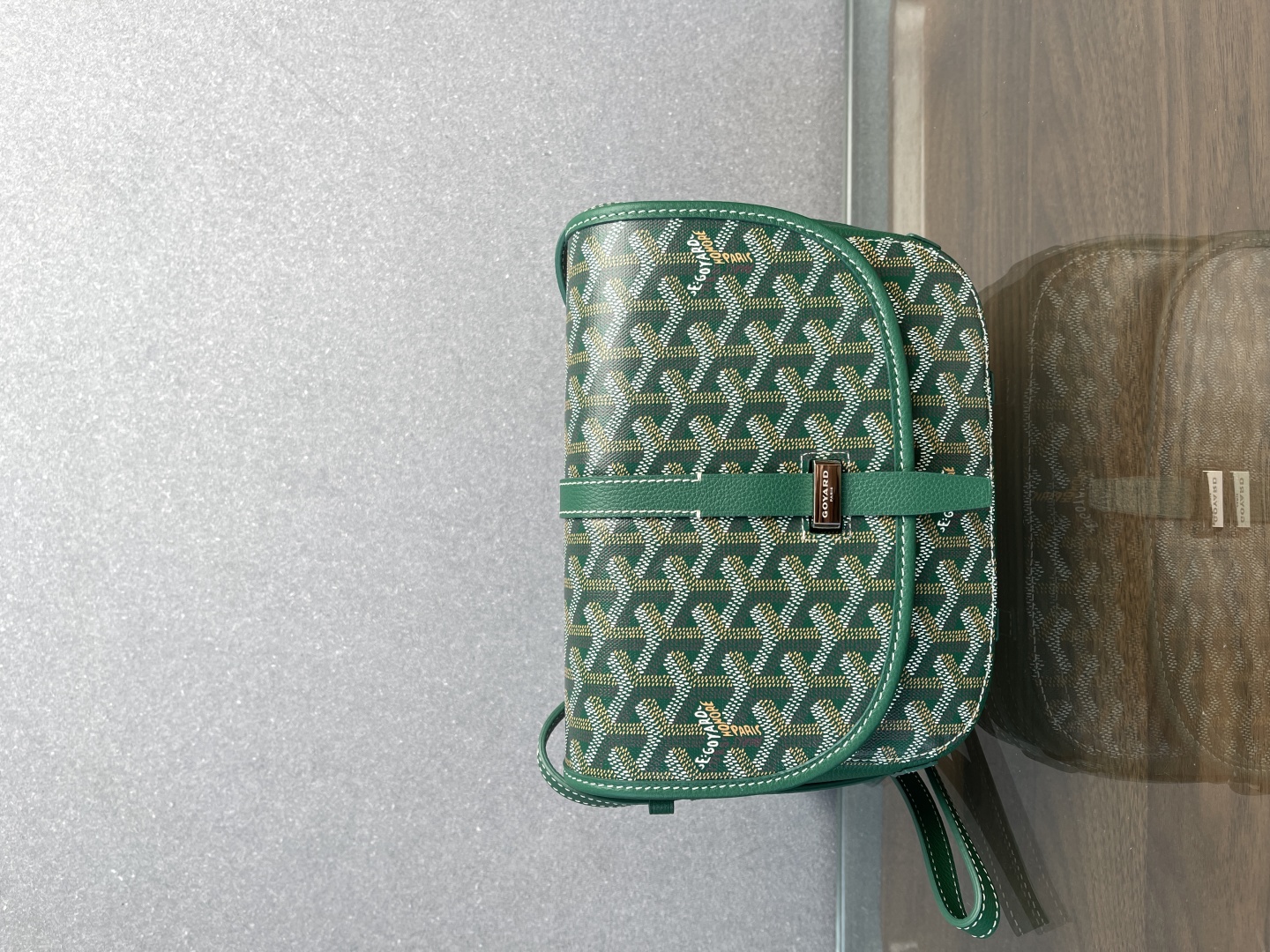 💰580 Goyard 马鞍包/邮差包 第二代版本
四色现货
黑/灰/棕/绿
尺寸：21x17x7cm
顶尖好货，好品质一如往昔。
