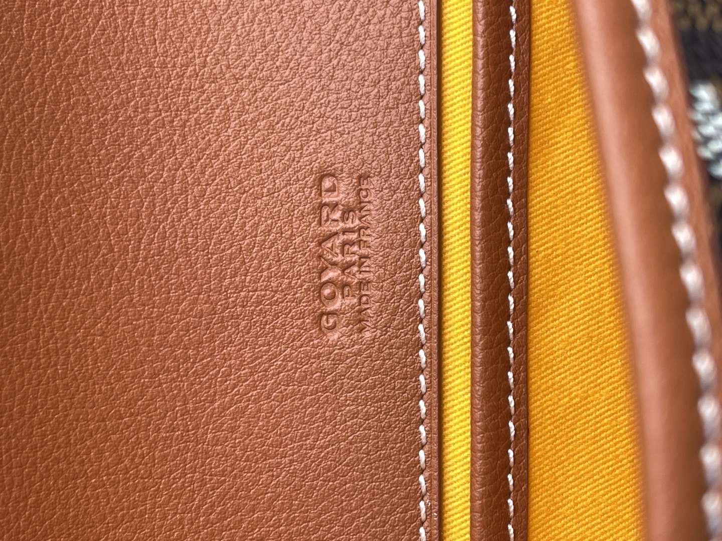 💰580 Goyard 马鞍包/邮差包 第二代版本
四色现货
黑/灰/棕/绿
尺寸：21x17x7cm
顶尖好货，好品质一如往昔。