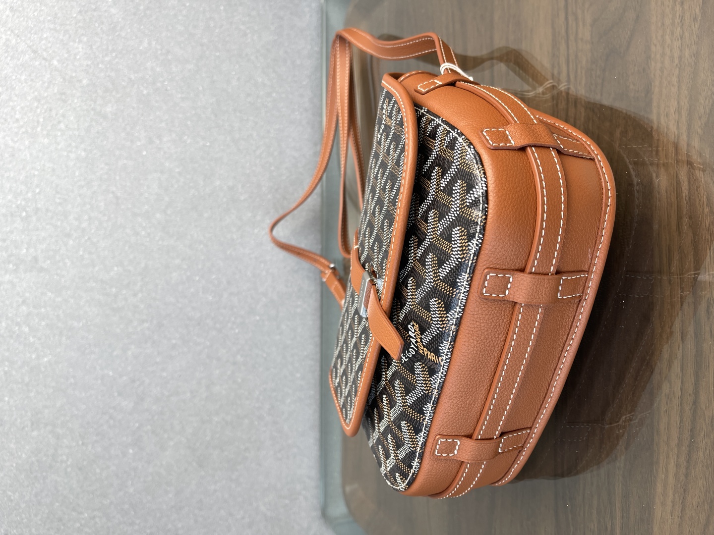 💰580 Goyard 马鞍包/邮差包 第二代版本
四色现货
黑/灰/棕/绿
尺寸：21x17x7cm
顶尖好货，好品质一如往昔。