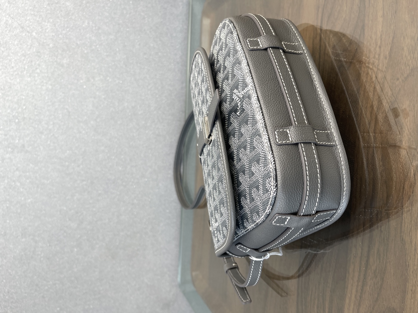 💰580 Goyard 马鞍包/邮差包 第二代版本
四色现货
黑/灰/棕/绿
尺寸：21x17x7cm
顶尖好货，好品质一如往昔。