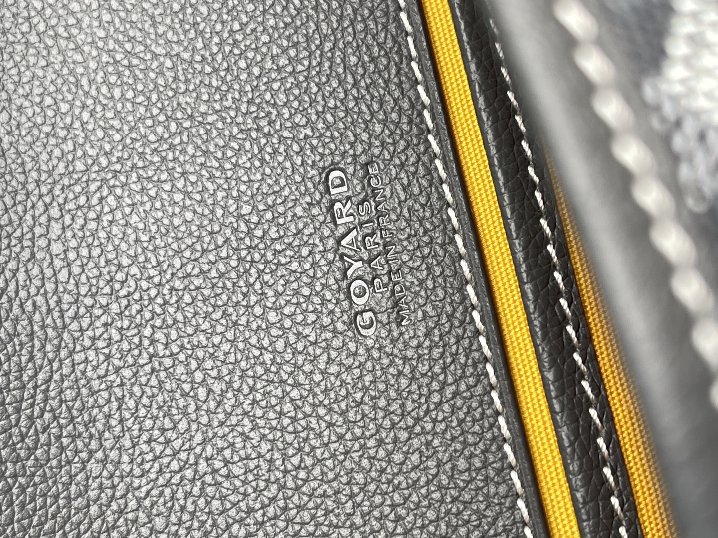 💰580 Goyard 马鞍包/邮差包 第二代版本
四色现货
黑/灰/棕/绿
尺寸：21x17x7cm
顶尖好货，好品质一如往昔。
