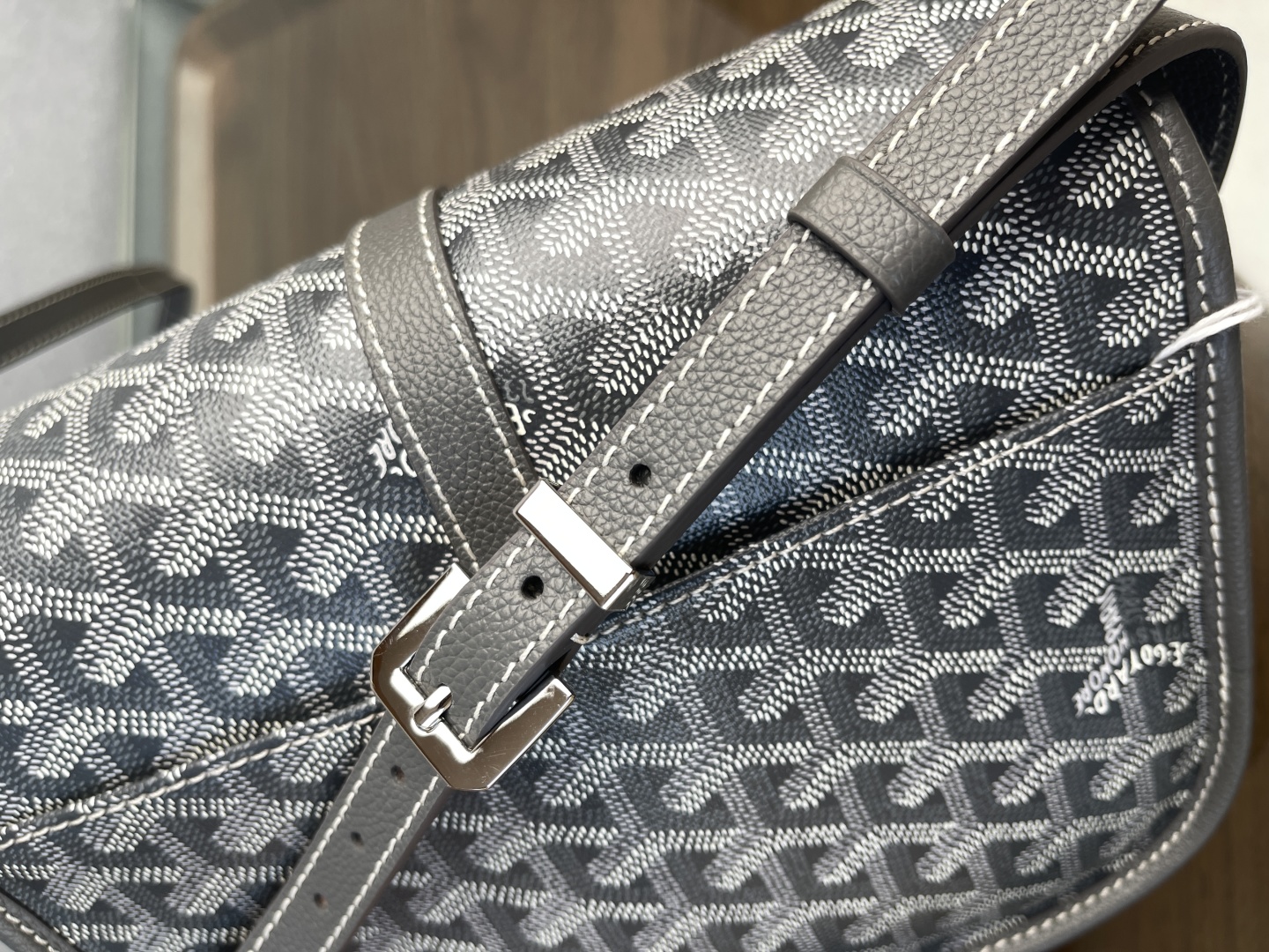 💰580 Goyard 马鞍包/邮差包 第二代版本
四色现货
黑/灰/棕/绿
尺寸：21x17x7cm
顶尖好货，好品质一如往昔。