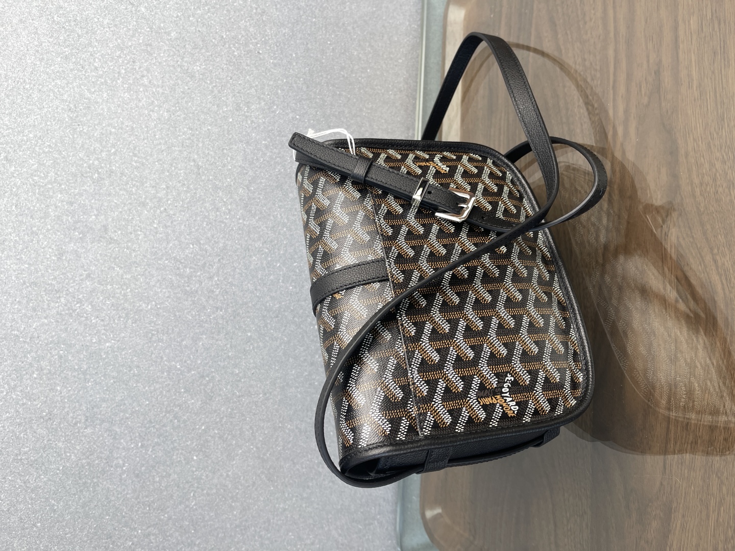 💰580 Goyard 马鞍包/邮差包 第二代版本
四色现货
黑/灰/棕/绿
尺寸：21x17x7cm
顶尖好货，好品质一如往昔。