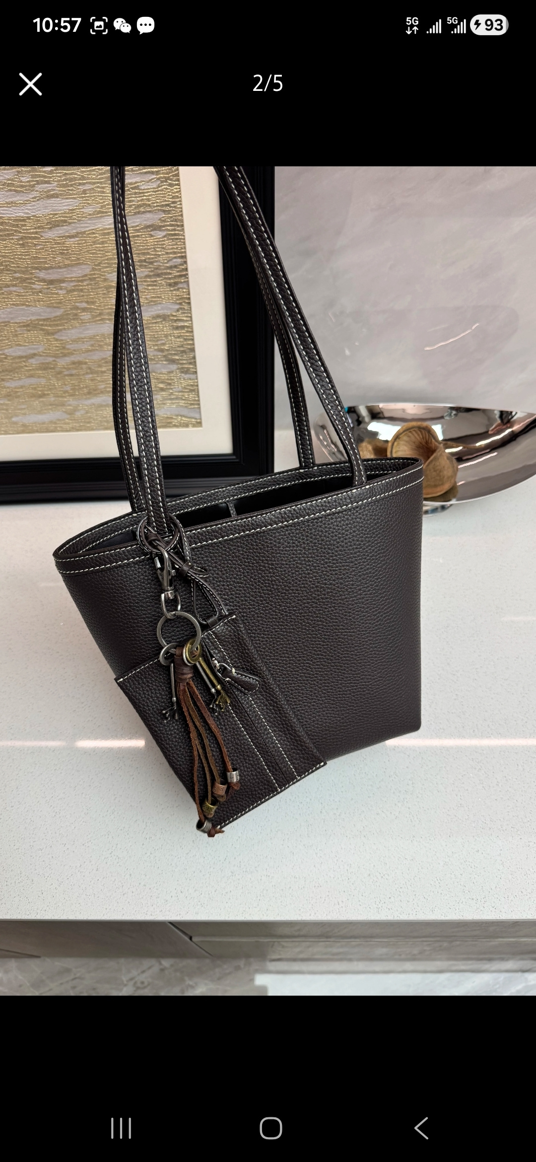 一只精致与实用兼具的托特包～
太适合上班族小姐姐了吧- TR新款
容量很大，内里还搭配了一个小卡包
雨伞、手机、口红、粉饼一包搞定～
太太太实用了吧！！！！
拿捏各种风格-上班通勤、逛街游玩统统可以