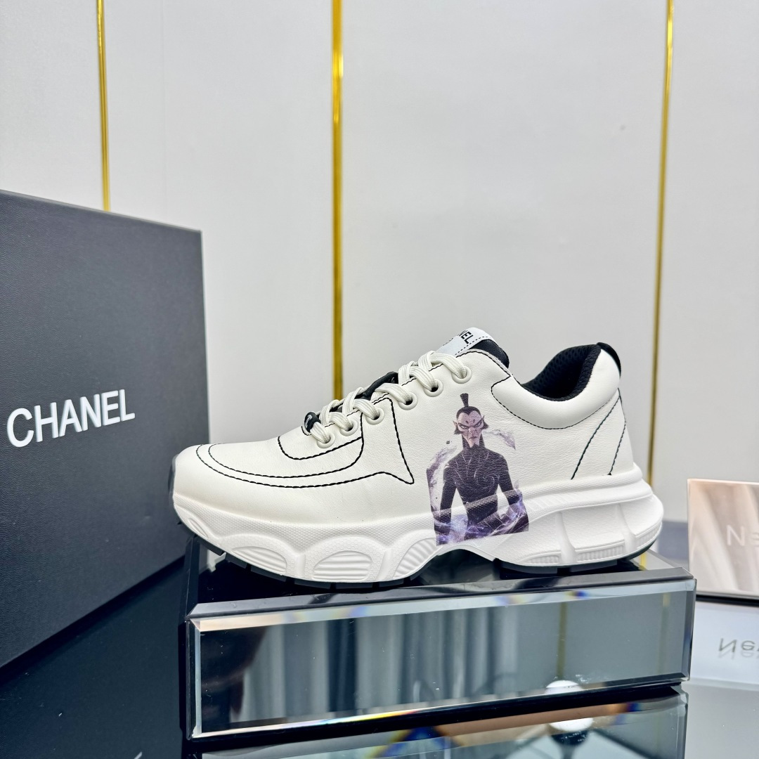 NO:387343,20 Female Male Couple Model Male and Female Size 35-46 High-Level!  !  !  Xiaoxiang Nezha's graffiti dad shoes ignite your trendy attitude!  **'My fate is my own, not my own!'** Selected high-quality cowhide, soft and comfortable, durable and stylish, accompanying you through the mountains and rivers. Casual style, versatile and fashionable, my shoes understand you better!  The upper graffiti is lifelike, taking you to relive the passionate moments of the movie. ** 'Thunder rolls in the sky, I'm so scared~' ** It's weird!  Wear it, face the challenges, and live out yourself!  Nezha’s graffiti dad’s shoes are not only shoes, but also an attitude and a spirit!  Go material The upper is made of imported top layer silk cowhide, the inner lining is made of Yangli + net, the sole is made of TPU combination sole, the counter is made of high-quality packaging, the full set of women's 35–41, men 39-46, 4546 customized, no return and exchange, dad shoes, cowhide1986090920女 男 情侣款男女码35-46高版本！！！ 小香哪吒涂鸦老爹鞋,燃爆你的潮流态度！ **“我命由我不由天！”** 精选优质牛皮,柔软舒适,耐穿有型,陪你踏遍山河.休闲风格,百搭时尚,老弟鞋更懂你！鞋面涂鸦栩栩如生,带你重温电影热血瞬间.**“天雷滚滚,我好怕怕~”** 才怪！穿上它,直面挑战,活出自我！哪吒涂鸦老爹鞋,不止是鞋,更是一种态度,一种精神！ Go 材料 鞋面采用 进口头层丝绸牛皮 内里采用 羊里+网 大底采用TPU组合大底 专柜精品包装全套女35–41 男39-46,4546定做不退换,老爹鞋,cowhide,Women's Shoes