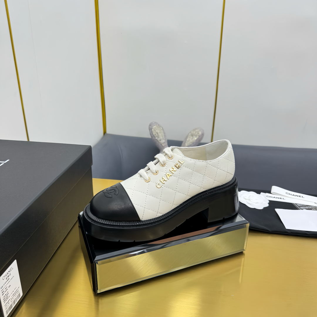 NO:224250,Chanel Xiaoxiang 25K new single shoes, original 1:1 replica, classic among classics, whether paired with pants or skirts, the small round head design is very good to modify the foot shape, a must-have for little fairies!  The upper is made of imported calfskin, top-grade mixed-bred sheepskin inside, original outsole, size 35-39 (customized by 40/41), single shoes, chanel, skirts, cowhide, sheepskin19860909Chanel 小香25K新品单鞋 原版1:1复刻 经典中的经典 无论搭配裤装还是裙装都是完美 小圆头的设计很好的修饰脚型 小仙女们必备！ 鞋面采用进口小牛皮 内里顶级混种羊皮 原版大底 码数 35-39（40/41定制）,单鞋,chanel,skirts,cowhide,sheepskin,Women's Shoes