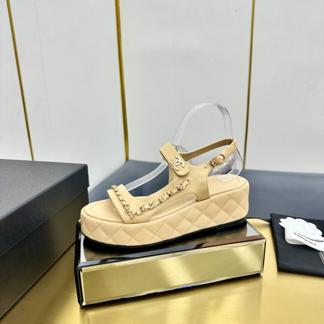 NO:265704,High-version Xiaoxiangjia Sandals CHANE*｜, big hit!  Xiaoxiang 2025a official website Chanel spring and summer rear-air sandals dancing shoes series new loafers full of retro style. Delicate shoe shape looks very likable, small round toe sets off the feet, giving people the retro sentimental shoes of the past, new European and American catwalks, hot products 1 original custom-made cowhide/original mold opening hardware 2 original inner sheepskin 3 big sole: original mold opening sole. Heel height 6 cm 4 size 35-41 (40 41 custom made without return or exchange), sandals, chanel, chanel, chanel, loafers, sandals, cowhide, sheepskin19860909高版本小香家凉鞋CHANE*｜,大爆款！小香2025a官网香奈儿春夏后空凉鞋跳舞鞋系列新品乐福鞋满满的复古风 秀气的鞋型 看着就很讨喜,小圆头 衬托脚也变得瘦瘦的,上脚给人就是一年代的复古情怀鞋、欧美走秀新款,爆款产品 1原版定制面牛皮/原版开模五金 2原版内里羊皮 3大底:原版开模底.跟高6厘米 4码数35-41（40 41定做不退换）,凉鞋,chanel,chanel,chanel,loafers,sandals,cowhide,sheepskin,Women's Shoes