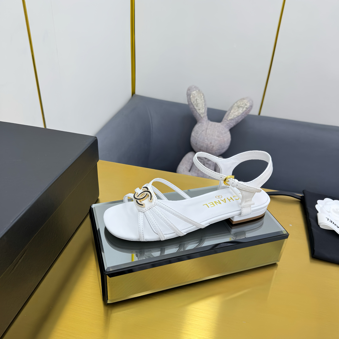 NO:407883,Purchase grade CHANEL Chanel's latest 25P striped pair of C thick heel sandals. The counter top double C thick heel sandals. This striped classic design; the extraordinary double C incorporates a variety of color matching elements... The diversified mix and match are very beautiful and versatile, and the foot is very light. A comfortable and delicate and elegant thick heel sandal!  Upper Original imported sheepskin inner original sheepskin inner outsole Original Italian leather outsole Size#35-41 (40 41 customized without return or exchange), sandals, chanel, chanel, sandals, sheepskin, Leather soles19860909代购级 CHANEL 香奈儿最新25P条带大双C粗跟凉鞋 专柜顶级双C粗跟凉鞋,这款条带经典设计；不平凡的双C拥入了多种配色元素… 多元化混搭非常好看百搭,上脚非常轻巧 舒适超级秀气优雅的一款粗跟凉鞋！ 鞋面 原版进口羊皮 内里 原版羊皮内里 大底 原版意大利真皮大底 Size#35-41（40 41订做不退换）,凉鞋,chanel,chanel,sandals,sheepskin,Leather soles,Women's Shoes