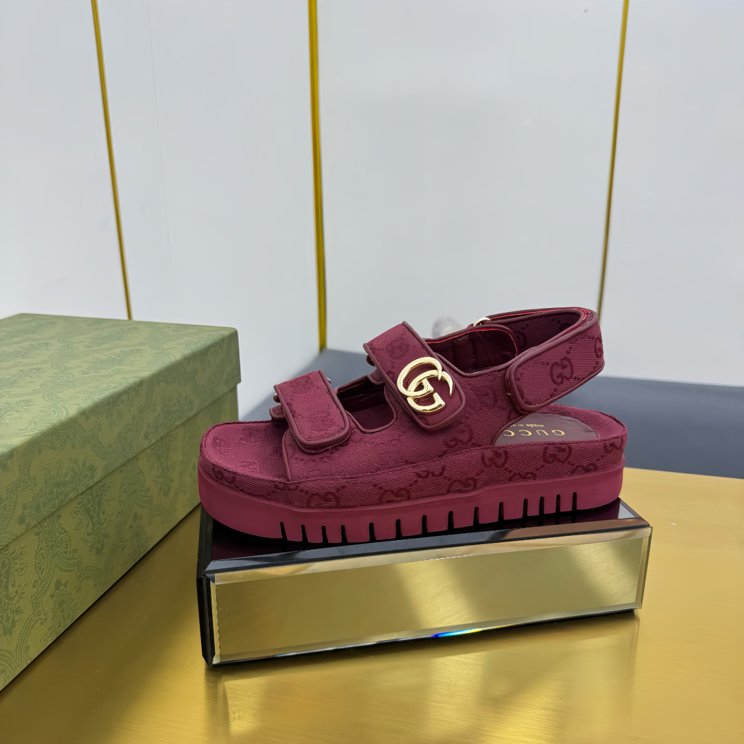 NO:224577,Couple style with a full set of aircraft boxes for counter Gucci2025 official website new Velcro thick-soled sandals, whole pair of shoes are purchased and developed by Zp, all customized materials, exclusive mold opening sole, details are shipped together, and even the packaging is the same as the genuine one. Size: Women 35-40 Men 39-45, slippers sandals, gucci, sandals, slippers19860909情侣款配专柜全套飞机盒  Gucci2025官网新款魔术贴厚底凉鞋整双鞋子采购Zp开发打造,全部定制材料,独家开模大底,细节全部对版出货,连包装也做到跟正品一样.码数:女35-40 男39-45,拖鞋凉鞋,gucci,sandals,slippers,Women's Shoes