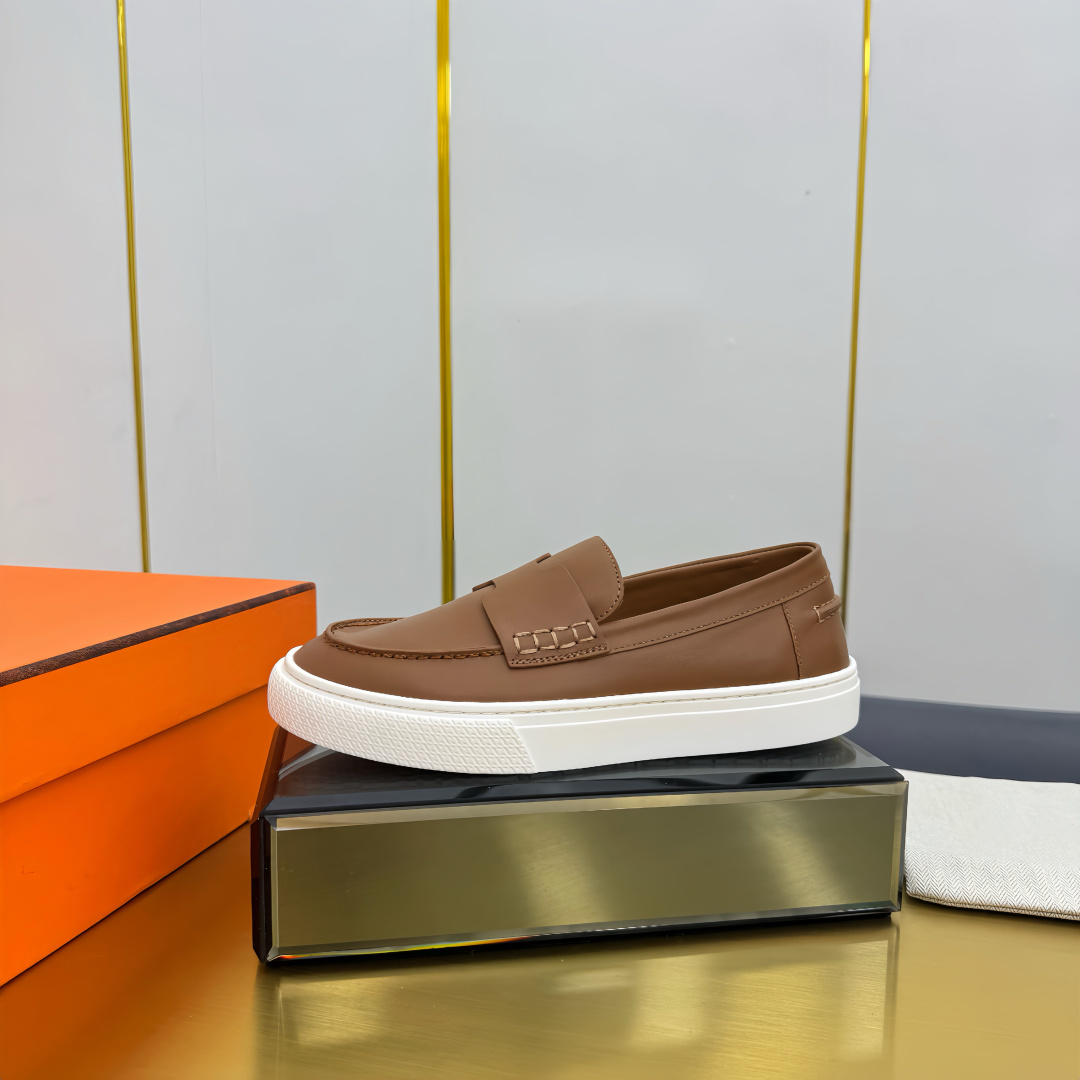 NO:256595,Men's size (couple model) H home Casual Love shoes are online!  Purchase level quality!  Flat-soled casual shoes create a fashionable urban look, casual and business-like style, which reflects the noble and elegant style!  It seems simple but full of details, it is an ordinary sneaker. It is simple and easy to wear and match. It feels very comfortable to wear. Materials and fabrics are imported cowhide/cloth. Inner   foot pads are imported sheepskin. Sizes for women 35-40, men 40-44, loafers, loafers, sneakers, cowhide, sheepskin19860909男码（情侣款） H家 休闲乐福一脚蹬鞋上线！ 代购级别品质！平底休闲鞋 打造时尚都市造型,休闲又商务 非常体现高贵典雅风格！看似简单却细节满满本是平平凡凡的运动鞋 简洁好穿又好搭 脚感很舒服 选材面料进口牛皮/布面 内里 垫脚进口羊皮 尺码女35-40、男40-44,乐福鞋,loafers,sneakers,cowhide,sheepskin,Women's Shoes