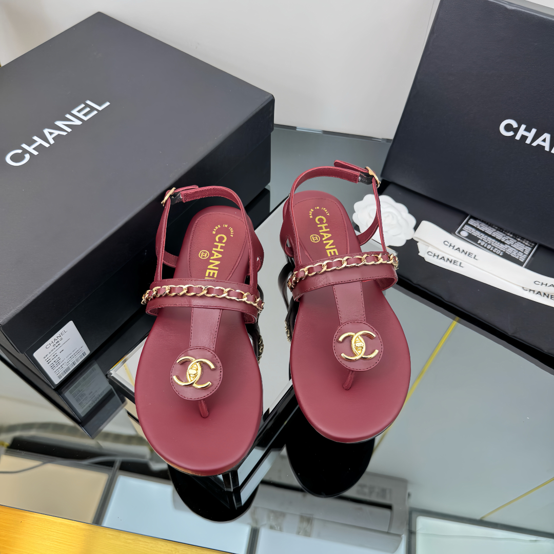 Elegant Leather Thong Sandals with Chain Detail | Luxurious Summer Style 4 cmp i1743030414142 3332 0 2