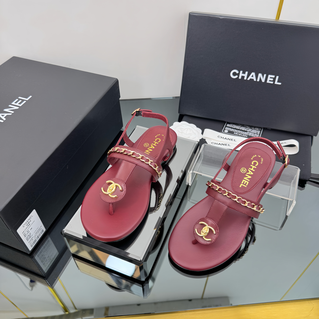 Elegant Leather Thong Sandals with Chain Detail | Luxurious Summer Style 5 cmp i1743030414152 5240 0 3