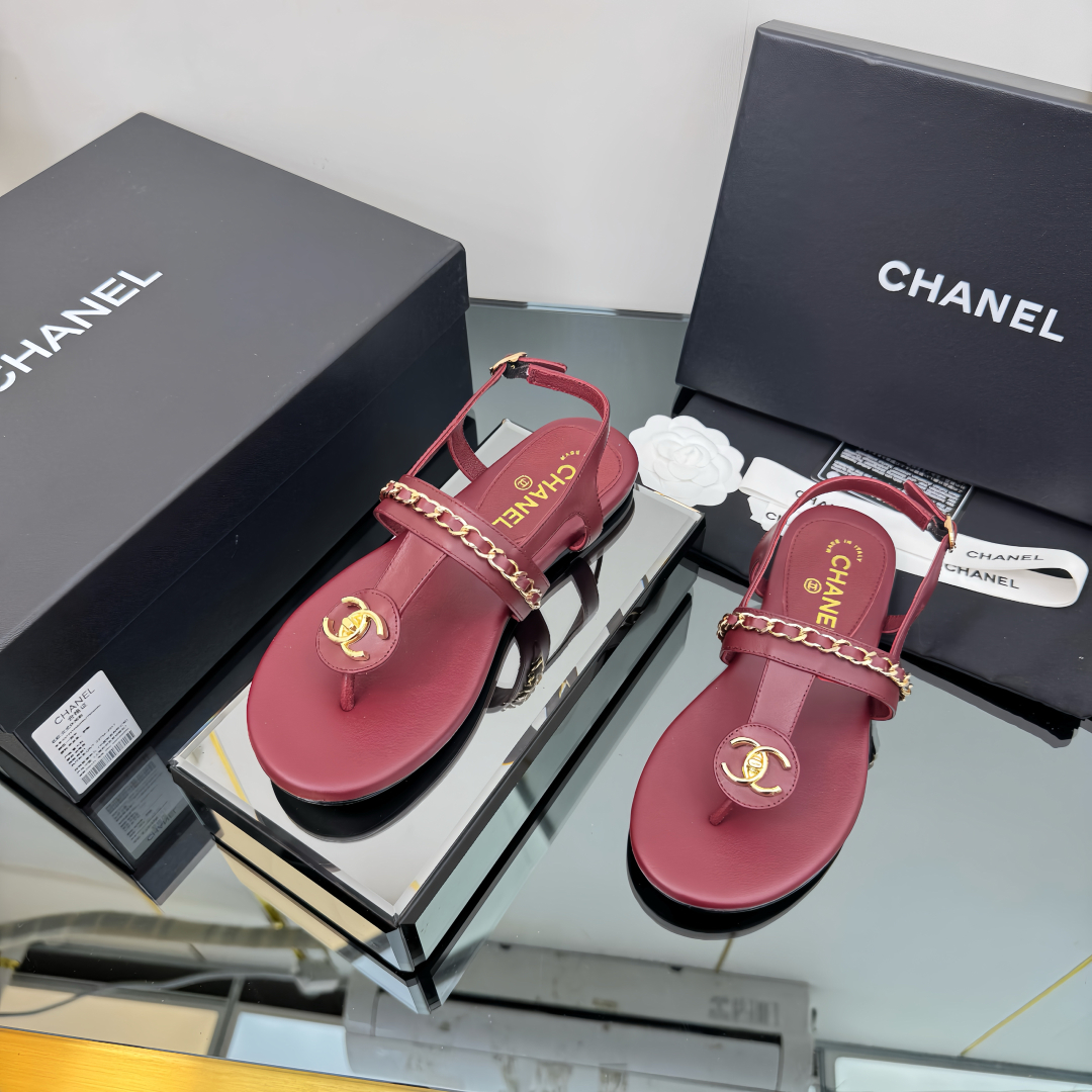 Elegant Leather Thong Sandals with Chain Detail | Luxurious Summer Style 7 cmp i1743030416608 3296 0 5