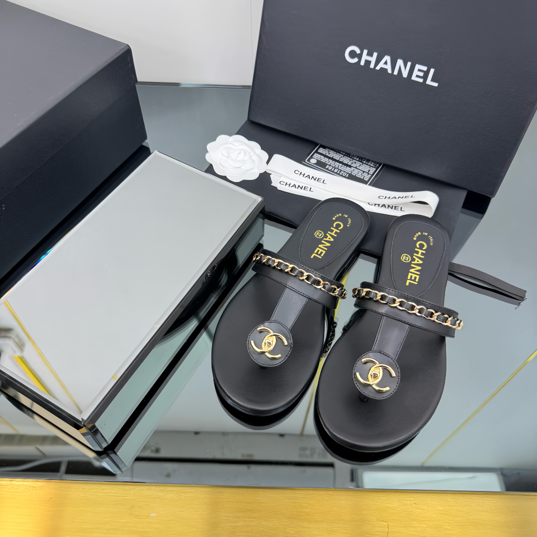 Elegant Women's Sandals with Lambskin and Chain Detail | Stylish & Comfortable 4 cmp i1743030456082 5316 0 2