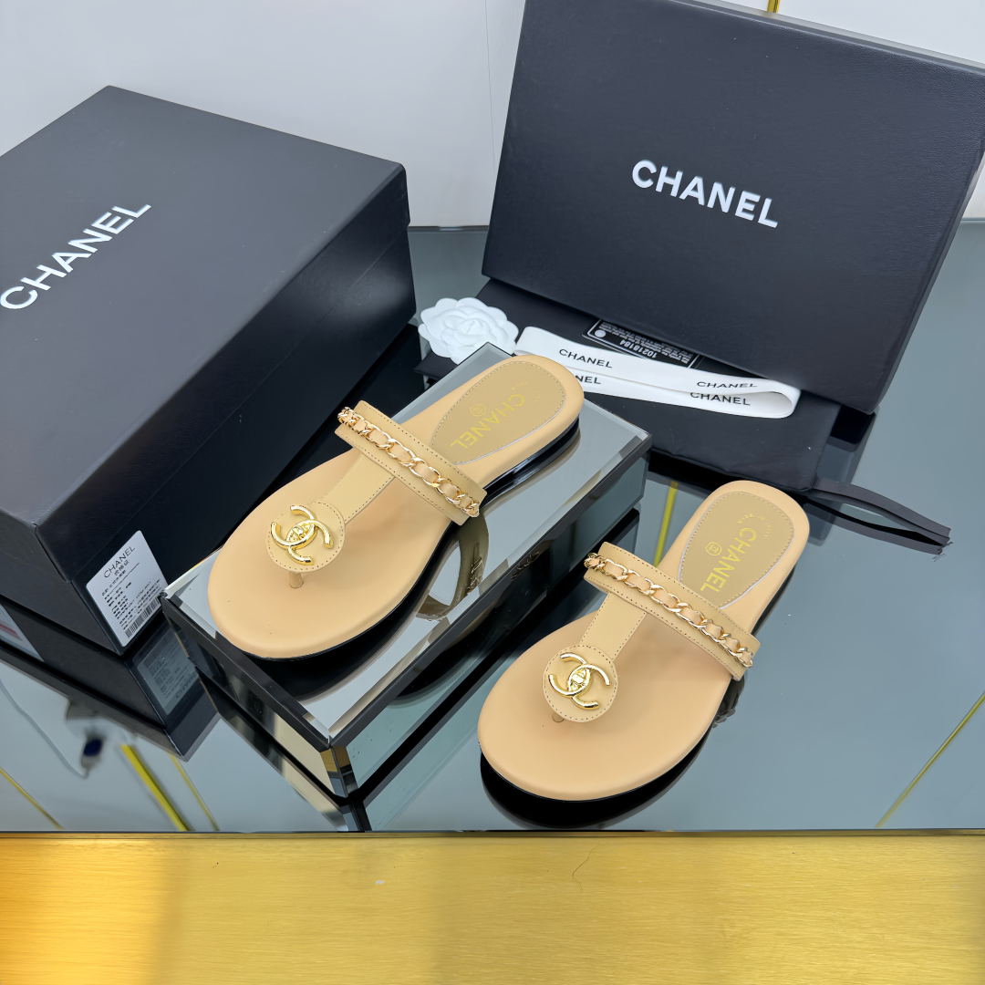 Chanel Women's Beige Leather Thong Sandals with Chain Detail 7 cmp i1743030564883 9331 0 4