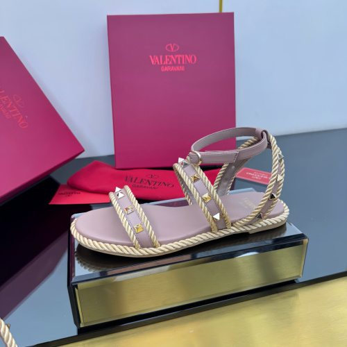Valentino Garavani Rockstud Raffia Espadrille Sandals for Women 1 Valentino Garavani Rockstud Raffia Espadrille Sandals for Women