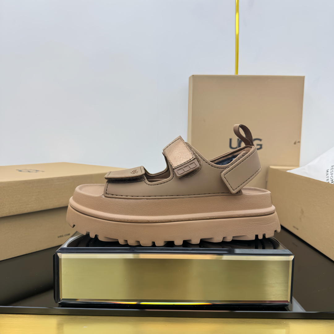 NO:245543,UGG official summer hot product, ugg launched the golden Velcro thick-soled sandals, dopamine color, strap design, more fitting to the instep, full of vitality, really super girl~ at a glance, EVA sole, soft and comfortable feet, versatile, instantly become long legs, can step on water and DIY. The same style of celebrities, the ample recommendation of major bloggers, summer essential items Size 36 37 38 39 40, sandals, sandals19860909UGG官网夏季爆款 ugg推出的炫金魔术贴厚底凉鞋款 炫金凉鞋,多巴胺色系,绑带设计 更贴合脚背 活力感拉满,真嘟超级少女~一眼沦陷,EVA大底,脚感软糯舒适,百搭,秒变大长腿,可以踩水又能DIY 明星同款 各大博主的安利 夏日必备单品 尺码36 37 38 39 40,凉鞋,sandals,Women's Shoes