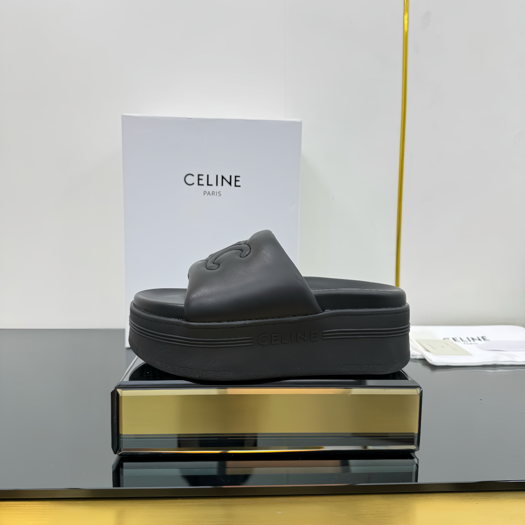 NO:256574,CELINE 2025 spring and summer new Arc de Triomphe thick-soled beach slippers new upper adopts original customized full-grain sheepskin shoe body with brand elements embossed pattern fabric full-grain sheepskin inner sheepskin Size35-41 (Note 41 customized for non-return and exchange), slippers, celine, celine, slippers, sheepskin19860909跑量价 赛琳（CELINE）2025春夏新款凯旋门厚底沙滩拖鞋上新鞋面采用原版定制全粒面羊皮鞋身带有品牌元素压花图案 面料全粒面羊皮 内里羊皮 Size35-41(注41订做不退换),拖鞋,celine,celine,slippers,sheepskin,Women's Shoes