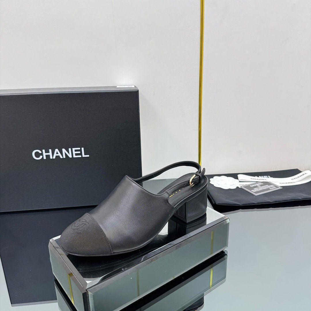 NO:411256,Genuine leather sole!  ★Xiaoxiang New Spring and Summer Products New Sandals New Embroidery Classic Embroidery Shows the unique style of dressing so beautiful that it is speechless. Must-in-class in summer... Imported sheepskin with upper, mixed-bred sheepskin with heel height 5cm, outsole Italian leather outsole Shoe size: 35-39 (40, 41 42 Customized, non-returned), sandals, sandals, sheepskin, Leather soles19860909真皮大底！ ★小香 春夏新品 专柜新款凉鞋电绣永不褪去的经典元素 展现与众不同的穿搭风格美到无话可说 夏季必入款…… 鞋面进口羊皮 内里混种羊皮 跟高5cm 大底意大利真皮大底 鞋码: 35-39（40、41 42定制不退换）,凉鞋,sandals,sheepskin,Leather soles,Women's Shoes