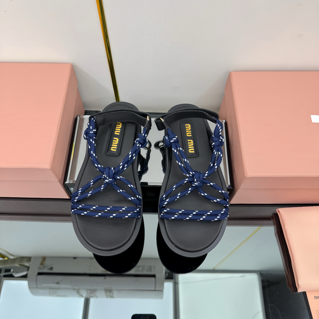 NO:245419,MiuMiu*Miu/25 summer new product, the world's hottest sandals, appeared on the covers of major fashion magazines·used by celebrities and bloggers from all walks of life~matched with long skirts, upper cowhide/rope, inner lining, sheepskin, size 35-41 (full package), sandals, miumiu, sandals, skirts, cowhide, sheepskin19860909MiuMiu*缪缪/25夏季新品,全球最火凉鞋, 出现在各大时装杂志封面·各路明星、小红书博主着用～搭配长裙 鞋面牛皮/绳子 内里羊皮内里 码数35-41（全套包装）,凉鞋,miumiu,sandals,skirts,cowhide,sheepskin,Women's Shoes