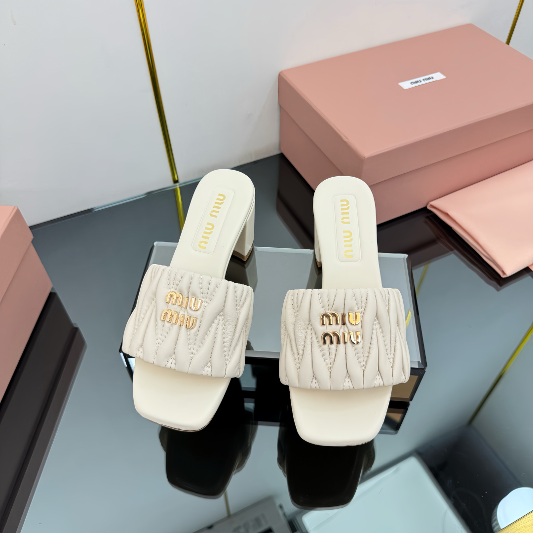 NO:248483,Top version, full sheepskin, super soft sheepskin footbed!  !  !  Miumiu2025ss Spring and Summer New High Heeled Lambskin Sandals and Slippers Top Version ————————— Zp Development Original Disassembly, Rhombus, Strip, Snap, Snap, Snap, Snap, Snap, Snap, Snap, Snap, Snap, Snap, Snap, Snap, Snap, Snap, Snap, Snap, Snap, Snap, Snap, Snap, Snap, Snap, Snap, Snap, Snap, Snap, Snap, Snap, Snap, Snap, Snap, Snap, Snap, Snap, Snap, Snap, Snap, Snap, Snap, Snap, Snap, Snap, Snap, Snap, Snap, Snap, Snap, Snap, S  The lambskin is super soft and glutinous, and the comfort is super high!  Shoe face version diamond lambskin sole Italian leather outsole heel height 5.5 size 35-41, high heels slippers, miumiu, sandals, high heels, slippers, sheepskin, Leather soles19860909顶级版本,全羊皮,超软羊皮垫脚！！！ miumiu2025ss春夏新款高跟底小羊皮凉鞋拖鞋顶级版本 ————————— Zp开发 原版拆卸 对版菱格纹 秒杀市面普通版本,miumiu真的太少女啦！小羊皮超级软糯 舒适度超高！ 鞋面对版菱格小羊皮鞋底意大利真皮大底跟高5.5 码数35-41,高跟鞋拖鞋,miumiu,sandals,high heels,slippers,sheepskin,Leather soles,Women's Shoes