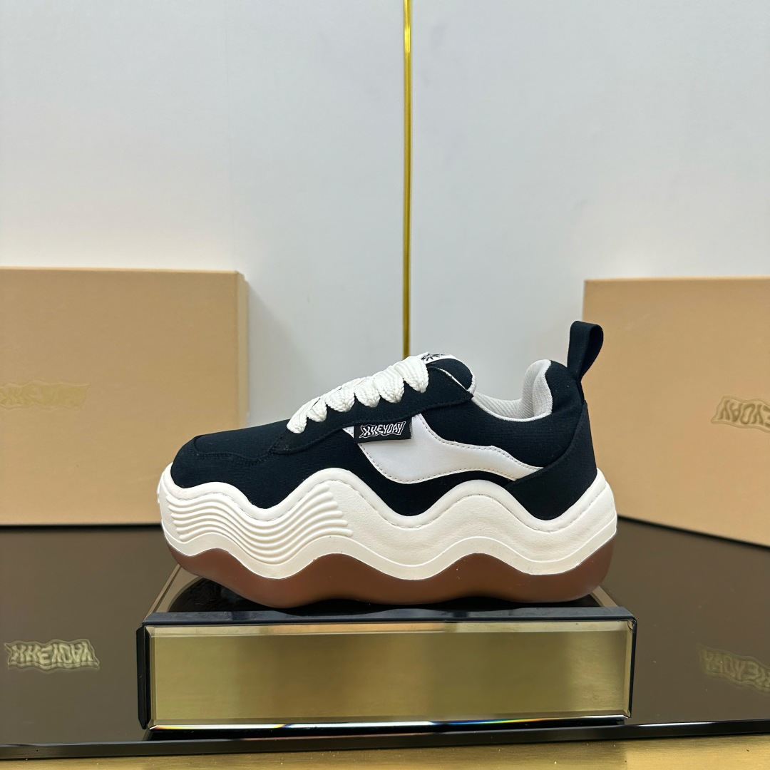 NO:248455,Men's top version xHEYDAY latest hits, canvas, couples, wavy shoes, bread shoes, sneakers, original purchase and development, making goods, heyday unlocks new trends, many celebrities plant grass and feet, and they become long legs in seconds, and they are light and comfortable to walk. Moreover, the shoe body is very light and heightened. It is really a versatile and versatile model, simple color matching and line design, exaggerated and eye-catching on the feet, really trendy and cool. It feels like you can book the annual bread shoes king title in advance. Delivery counter exquisite packaging, original custom fabric custom canvas   cowhide, imported breathable net, sole original open mold TPR wave combination sole, sole thickness 5cm size: women's model 35-40 men's model 39-45 color black. red. yellow. denim. beige. green., dad shoes, sneakers, cowhide19860909男 顶级版xHEYDAY最新爆款 帆布 情侣款 波浪鞋 面包鞋 运动鞋原版购入开发 做货 heyday解锁潮流新花样,超多明星种草上脚好多,穿上秒变大长腿,走路轻盈超级舒服.而且鞋体很轻,增高 真的是百搭万能款,简约配色和线条感设计,上脚浮夸又亮眼 真的是又潮又酷.感觉可以提前预定年度面包鞋鞋王称号.配送专柜精美包装 面料原版定制帆布 牛皮 内里进口透气网里 鞋底原版开模tpr波浪组合大底 底厚5cm size:女款35-40 男款39-45 颜色 黑色.红色.黄色.牛仔.米色.绿色.,老爹鞋,sneakers,cowhide,Women's Shoes