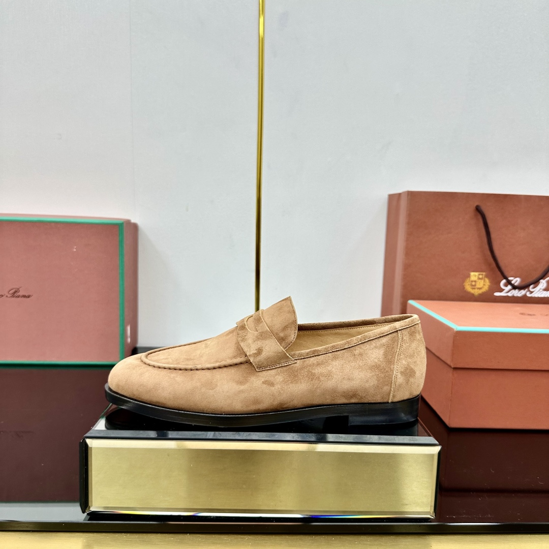 NO:248459,Men's 10 Loropiana classic Gao Mercury Yangjing couple loafers are not used as ordinary products in the market [Fireworks] [Fireworks] Top version with Italian leather midsole, 3D imprinted in the insole, LP has always been a design style that is easy to wear and comfortable to wear. This old and old style is super in the past few years. This German training shoes are no exception. The simple design concept is paired with the brand's classic colors to make it look extremely simple!  Really make a pair of items that can be used regardless of age, occupation, or outfit. The leather material is made of imported Gaomer Yangjing, mixed-bred sheepskin, original beef tendon outsole, huge soft and durable   Italian genuine leather midsole. Size 35-40 for women, 39-45 for men, loro piana, loro piana, loafers, sheepskin, sheep19860909男款10 Loropiana经典高丝光羊京情侣款乐福鞋不做市场普通货 [烟花][烟花] 顶级版本配意大利真皮中底 鞋垫内3D压印LOGO LP一直是以好穿舒适为主的设计风格 这几年老钱风穿搭超级 这款德训鞋也不例外 简约的设计理念搭配品牌经典的颜色做点缀显得格外极简！真的做到一双不分年龄不分职业不分穿搭都可以驾驭的单品 皮料选用进口高丝光羊京 内里混种羊皮 原版牛筋大底巨柔软耐穿 意大利真皮中底 码数女35-40 男39-45,乐福鞋,loro piana,loro piana,loafers,sheepskin,sheep,Women's Shoes