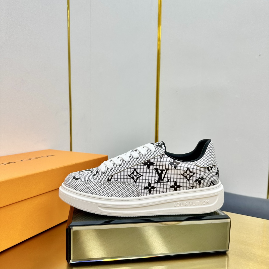 NO:681085,male!  !  LV's latest official height-increasing sneakers, fabric: imported first-layer cowhide, lining: imported sheepskin lining, 4cm thick high temperature resistant, wear-resistant and non-slip rubber outsole, fashionable, comfortable and beautiful on the feet, sizes 34-39 for women, 39-45 for men, casual shoes/sports shoes, louis vuitton, sneakers, cowhide, sheepskin19860909男！！ LV官方同步最新款增高鞋运动鞋,面料:进口头层牛皮,里料:进口绵羊皮内里,4cm厚耐高温耐磨防滑橡胶大底,上脚时尚舒适美哒哒,配码女款34一39,男款39-45,,休闲鞋/运动鞋,louis vuitton,sneakers,cowhide,sheepskin,Women's Shoes