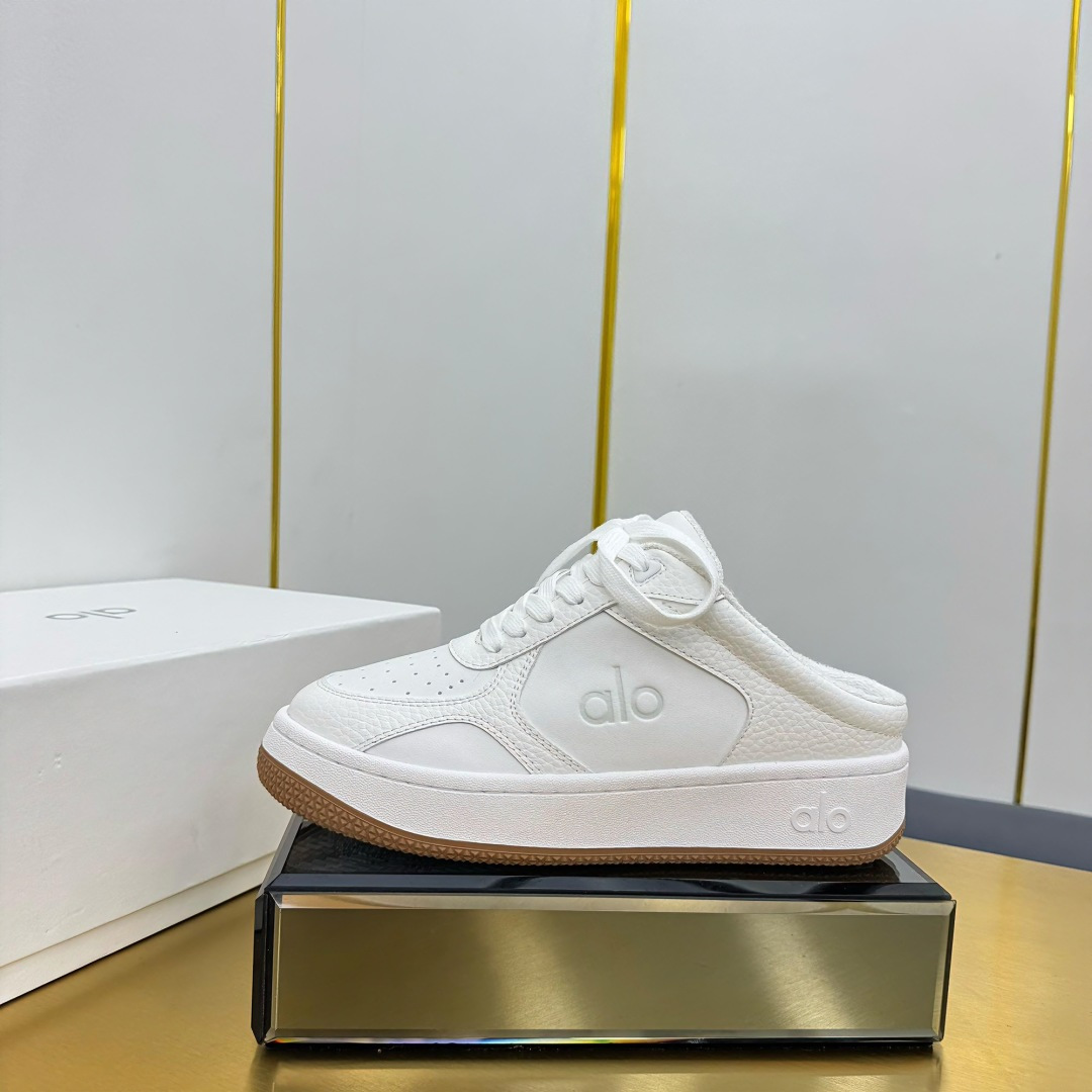 NO:416119,'Exclusive Top Version' Alo Yoga niche trendy brand 25vs spring and summer new series... [Thick-soled color-blocking casual shoes] The original version creates comfort and wrapping quality one to one. It is full of personality and easy to control the matching of various styles of clothes... Fabric: Original custom cowhide Inner: Original custom mesh Fixture: Original custom sheepskin Outsole: Original custom double-color rubber outsole Sole 5.0cm Sole thickness: Original full set of packaging, size: 35-39 (40 size customization without return and exchange) Color official website is updated simultaneously, casual shoes/sports shoes semi-trail, sneakers, cowhide, sheepskin19860909《独家顶级版本》 Alo Yoga小众潮牌25vs春夏新款系列……【厚底拼色休闲鞋】 原版一比一打造舒适度、包裹性都比较好.个性十足,很好驾驭各种风格衣服搭配…… 面料:原版定制牛皮 内里:原版定制网布 垫脚:原版定制羊皮 大底:原版定制双色橡胶大底 底厚5.0cm 包装:原版全套包装, 码数:35-39（40码定制不退换） 颜色官网同步更新,休闲鞋/运动鞋半拖,sneakers,cowhide,sheepskin,Women's Shoes