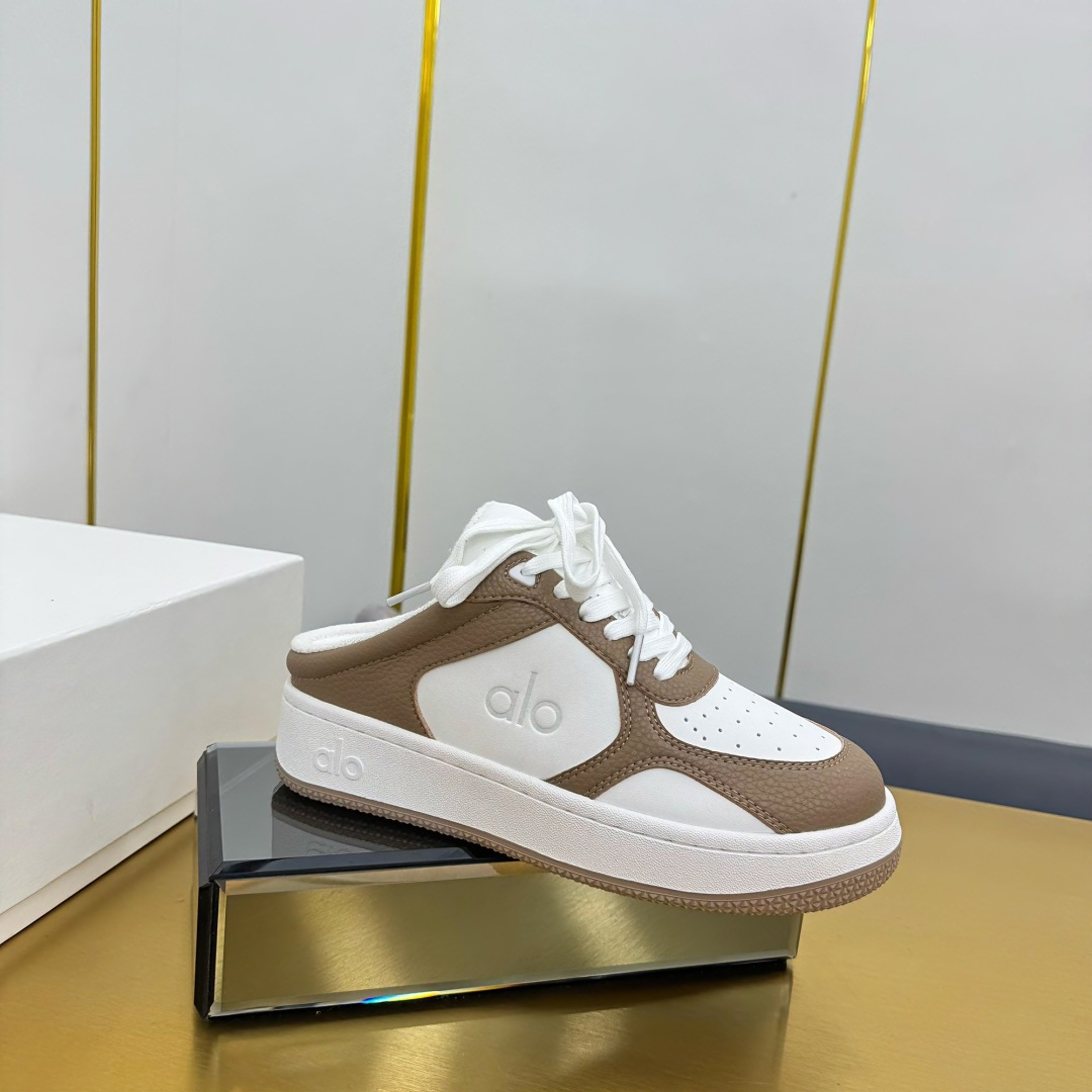 NO:416125,'Exclusive Top Version' Alo Yoga niche trendy brand 25vs spring and summer new series... [Thick-soled color-blocking casual shoes] The original version creates comfort and wrapping quality one to one. It is full of personality and easy to control the matching of various styles of clothes... Fabric: Original custom cowhide Inner: Original custom mesh Fixture: Original custom sheepskin Outsole: Original custom double-color rubber outsole Sole 5.0cm Sole thickness: Original full set of packaging, size: 35-39 (40 size customization without return and exchange) Color official website is updated simultaneously, casual shoes/sports shoes semi-trail, sneakers, cowhide, sheepskin19860909《独家顶级版本》 Alo Yoga小众潮牌25vs春夏新款系列……【厚底拼色休闲鞋】 原版一比一打造舒适度、包裹性都比较好.个性十足,很好驾驭各种风格衣服搭配…… 面料:原版定制牛皮 内里:原版定制网布 垫脚:原版定制羊皮 大底:原版定制双色橡胶大底 底厚5.0cm 包装:原版全套包装, 码数:35-39（40码定制不退换） 颜色官网同步更新,休闲鞋/运动鞋半拖,sneakers,cowhide,sheepskin,Women's Shoes