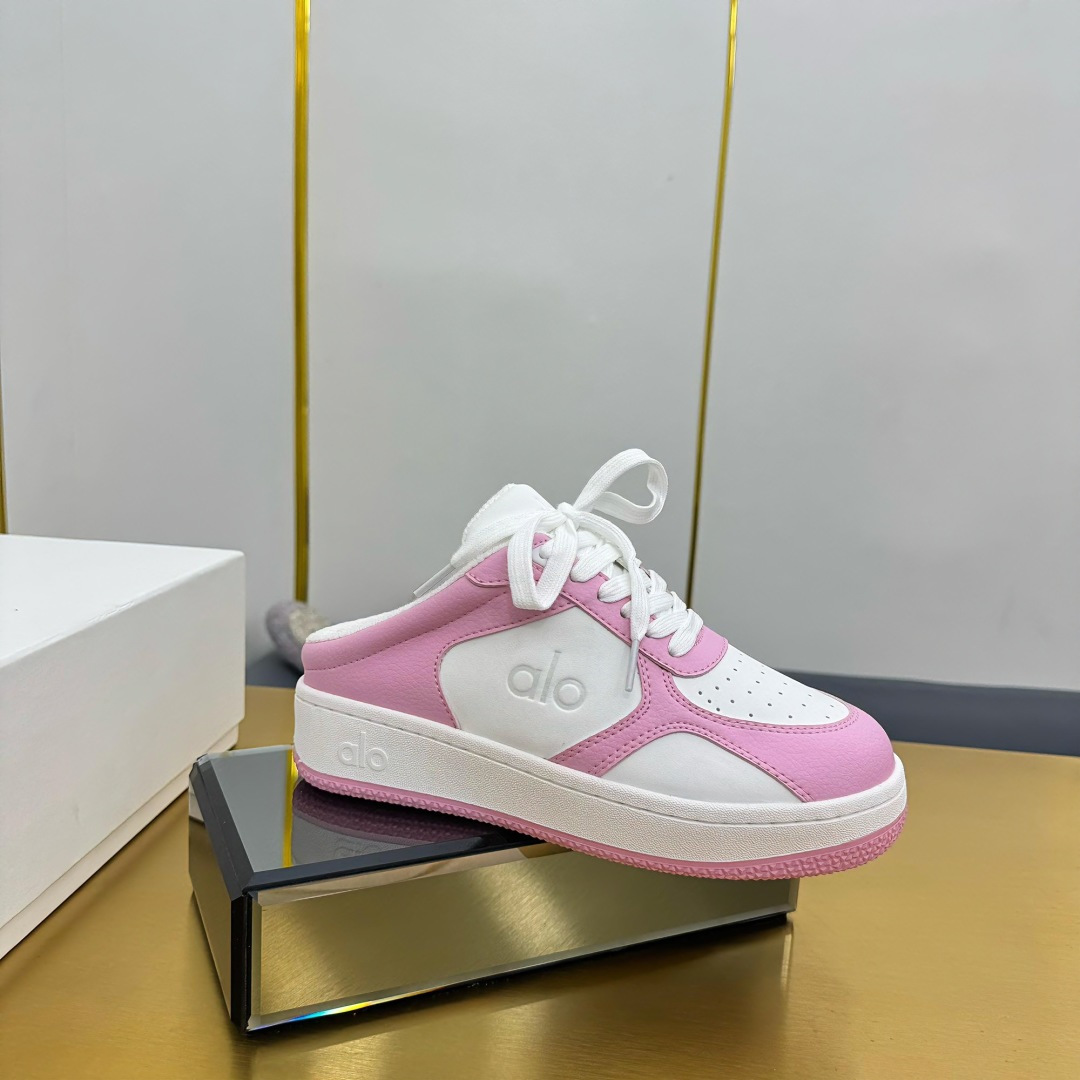 NO:416143,'Exclusive Top Version' Alo Yoga niche trendy brand 25vs spring and summer new series... [Thick-soled color-blocking casual shoes] The original version creates comfort and wrapping quality one to one. It is full of personality and easy to control the matching of various styles of clothes... Fabric: Original custom cowhide Inner: Original custom mesh Fixture: Original custom sheepskin Outsole: Original custom double-color rubber outsole Sole 5.0cm Sole thickness: Original full set of packaging, size: 35-39 (40 size customization without return and exchange) Color official website is updated simultaneously, casual shoes/sports shoes semi-trail, sneakers, cowhide, sheepskin19860909《独家顶级版本》 Alo Yoga小众潮牌25vs春夏新款系列……【厚底拼色休闲鞋】 原版一比一打造舒适度、包裹性都比较好.个性十足,很好驾驭各种风格衣服搭配…… 面料:原版定制牛皮 内里:原版定制网布 垫脚:原版定制羊皮 大底:原版定制双色橡胶大底 底厚5.0cm 包装:原版全套包装, 码数:35-39（40码定制不退换） 颜色官网同步更新,休闲鞋/运动鞋半拖,sneakers,cowhide,sheepskin,Women's Shoes