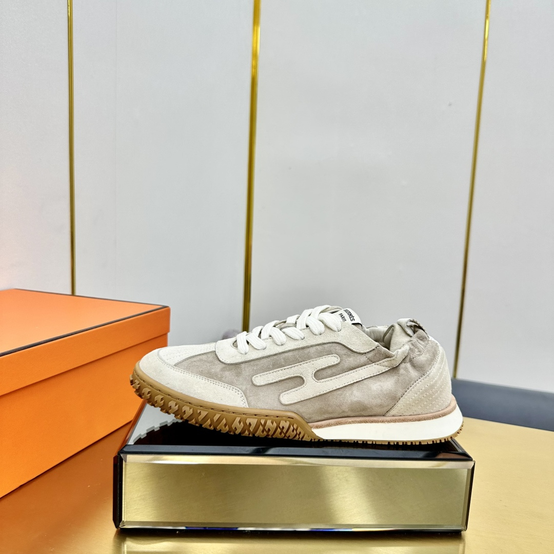 NO:240506,Men's size Hermes top version # Hermes deep series couples' white shoes casual skateboard shoes Fashion graphic design Create a retro style Upper cowhide material inner sheepskin outsole tpu outsole size 35-45, casual shoes/sports shoes, hermes, hermes, sneakers, cowhide, sheepskin19860909男码 Hermes 顶级版本# 爱马仕deep系列情侣款小白鞋休闲滑板鞋 时尚的图形设计 打造复古风格 鞋面牛皮材质 内里羊皮里 大底tpu大底 码数35-45,休闲鞋/运动鞋,hermes,hermes,sneakers,cowhide,sheepskin,Women's Shoes