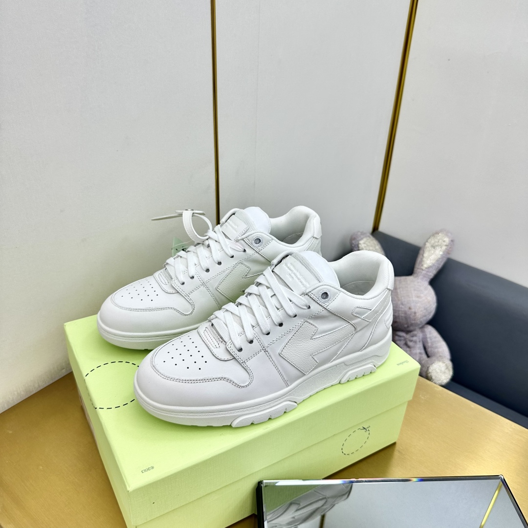 Title: Off-White New Arrow Colored Shoes Summary: Off-White offers stylish, comfortable shoes with unique design elements like arrow patterns and red accents. - 图片 1