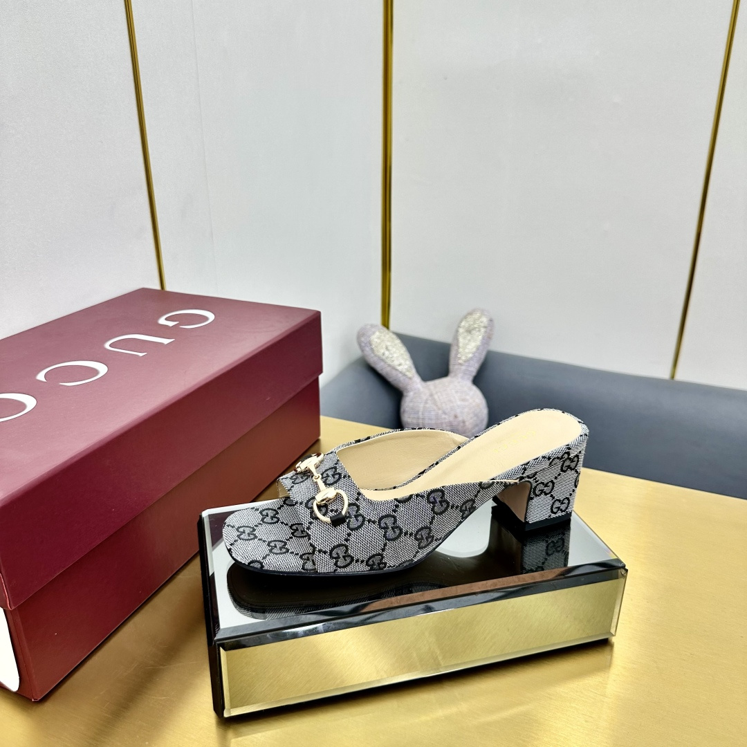 NO:239862,New style!  Guccí Classic Women's Shoes: The original version is developed one to one, carefully modified shoe last, the fabric adopts the original texture, imported sheepskin, with original board electric hardware GG buckle, delicate and impeccable!  Sheepskin inner lining and footrest Heel height: 6.5 yards, 35-42 (40.41 42 customized) Italian leather large sole, original packaging!  ,high heels,gucci,high heels,sheepskin,Leather soles19860909新款！古奇 Guccⅰ 经典女鞋:原版一比一开发,精心调制的鞋楦,面料采用原版质感.进口羊皮.配原板电渡五金GG扣 细腻到无可挑剔！ 羊皮内里和垫脚 跟高:6.5 码数,35-42（40.41 42订做） 意大利真皮大底,原版包装 ！,高跟鞋,gucci,high heels,sheepskin,Leather soles,Women's Shoes