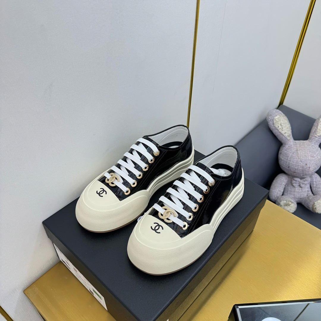 Chanel香奈儿 2025春夏モデル おしゃれな饼干鞋