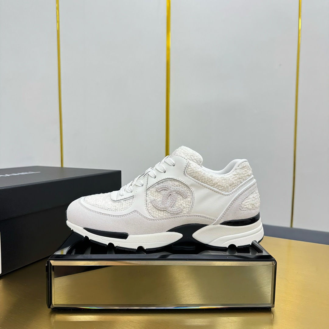 NO:239868,Top version, original single quality!  !  !  Chanel Chanel - 2025 casual sports shoes. The top casual sports shoes for the counter. This classic design; the upper has a variety of craftsmanship and electric embroidery styles; the sole is fashionable and sporty; it is an extraordinary variety of color matching elements... The diversified mix and match is very beautiful and versatile, casual, fashionable, sports, and outdoors can be taken into consideration... Go material The upper is made of original top layer cowhide. The inner is made of sheepskin. The sole is based on the original TPU combination sole. The counter is made of high-quality packaging for women. The dad shoes, chanel, chanel, sneakers, cowhide, sheepskin19860909顶级版本,原单品质！！！ Chanel香奈儿——2025休闲运动鞋 专柜顶级休闲款运动鞋 这款经典设计；鞋面多种工艺电绣的风格；大底却时尚运动；不平凡的拥入了多种配色元素…… 多元化混搭非常好看百搭,休闲,时尚,运动,户外都能兼顾…… Go 材料 鞋面采用 原版头层牛皮 内里采用 羊皮 大底根据 原版TPU组合大底 专柜精品包装全套女35–41,老爹鞋,chanel,chanel,sneakers,cowhide,sheepskin,Women's Shoes