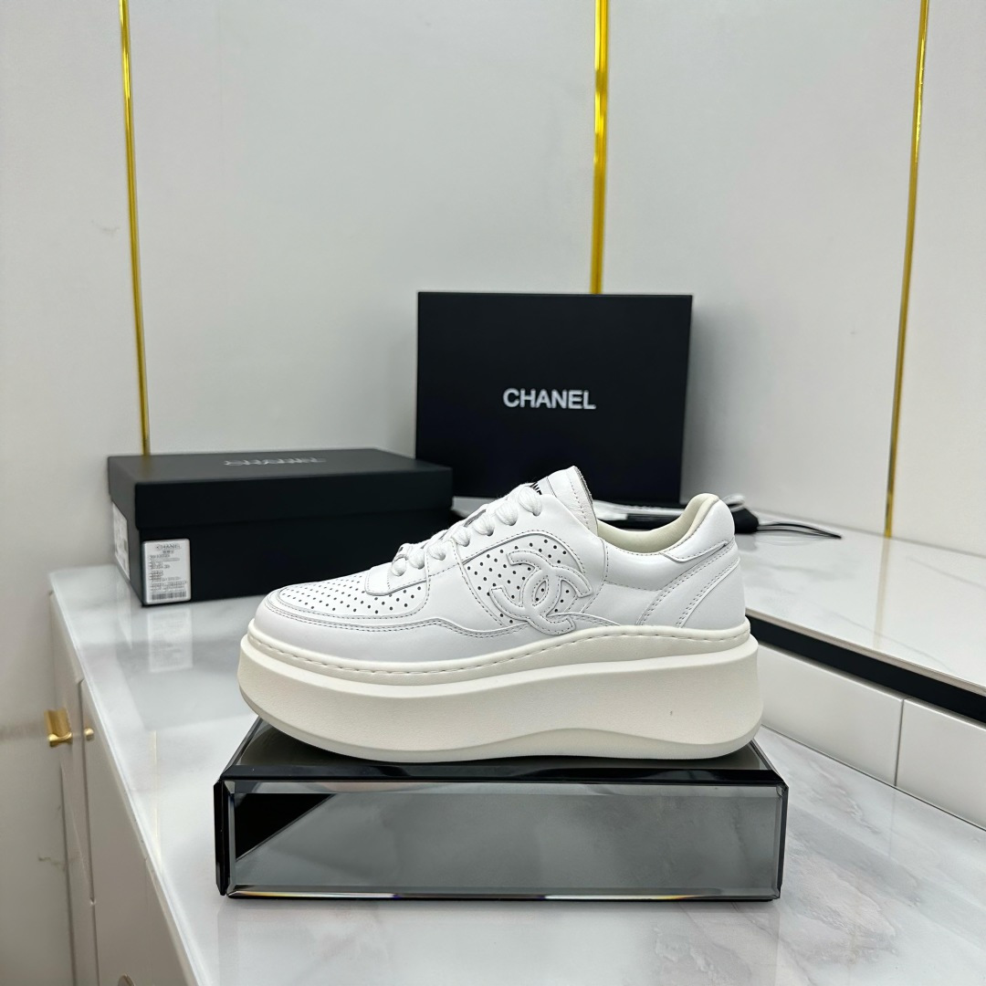 NO:245771,Upgraded version, upgraded version, upgraded version!  No refutation accepted!  !  !  !  Chanel Chanel Panda Shoes!  Top casual sneakers for the 2025 counter This classic design; the upper is crafted and electric embroidered with various craftsmanship; the sole is fashionable and sporty; it is an extraordinary and has incorporated a variety of color matching elements... The diversified mix and match is very beautiful and versatile, casual, fashionable, sports, and outdoors can be taken into account... Go material The upper is made of original imported silk cowhide   original tarp   original head cowhide The inner part is made of original sheepli   net Outsole based on original TPU combination sole The counter is made of high-quality packaging for women 35–41, casual shoes/sports shoes, chanel, chanel, sneakers, cowhide19860909升级版,升级版,升级版！不接受反驳！！！！ Chanel香奈儿熊猫鞋！2025专柜顶级休闲款运动鞋 这款经典设计；鞋面多种工艺电绣的风格；大底却时尚运动；不平凡的拥入了多种配色元素…… 多元化混搭非常好看百搭,休闲,时尚,运动,户外都能兼顾…… Go 材料 鞋面采用 原版进口头层丝绸牛皮 原版防水布 原版头层牛皮 内里采用 原版羊里 网 大底根据 原版TPU组合大底 专柜精品包装全套女35–41,休闲鞋/运动鞋,chanel,chanel,sneakers,cowhide,Women's Shoes