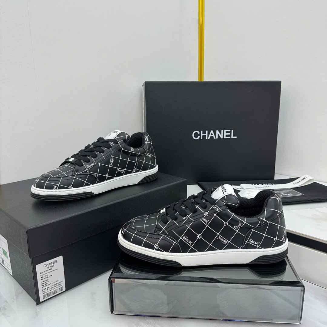 Chanel香奈儿25最新款 熊猫配色 全皮小白鞋