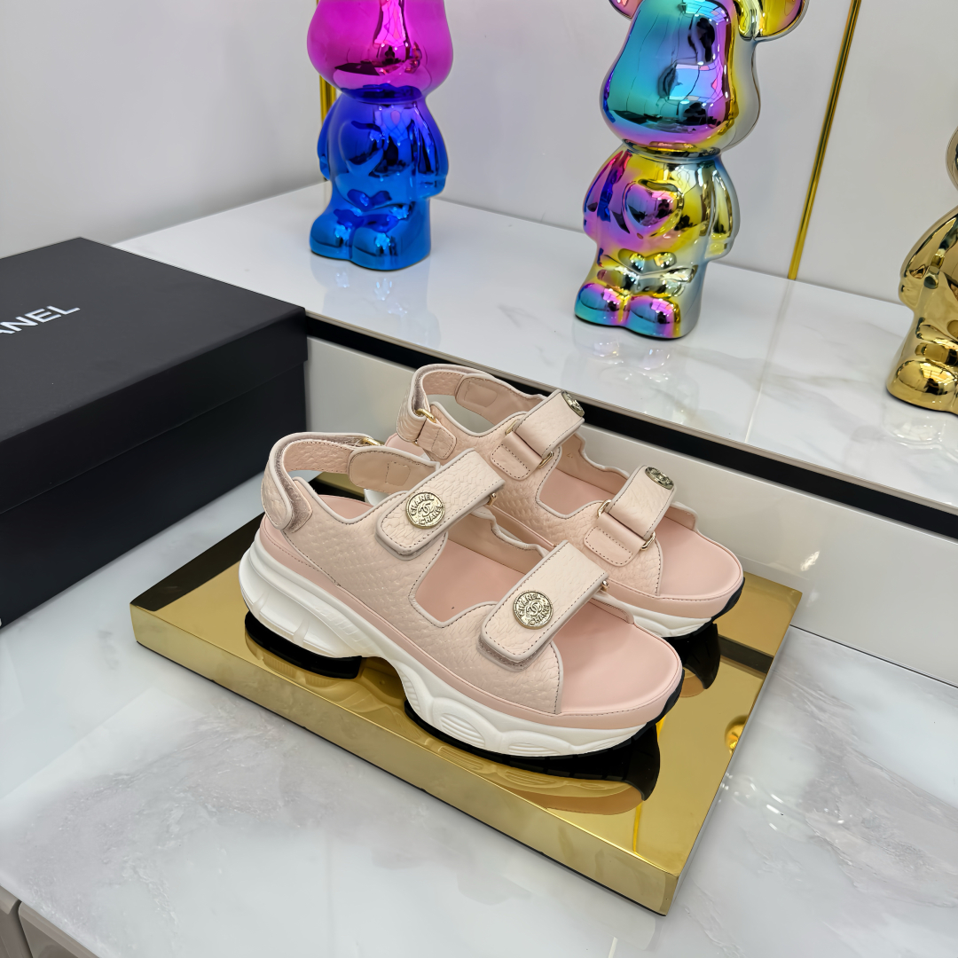 Chanel 25SS Velcro Beach Sandals - Pearl Lambskin, Comfortable & Stylish 1 Chanel 25SS Velcro Beach Sandals - Pearl Lambskin, Comfortable & Stylish